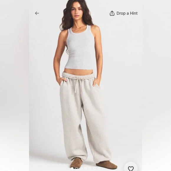 EUC Skims Heavyweight Fleece Oversized Joggers in Light Heather Grey. Large - Picture 6 of 16